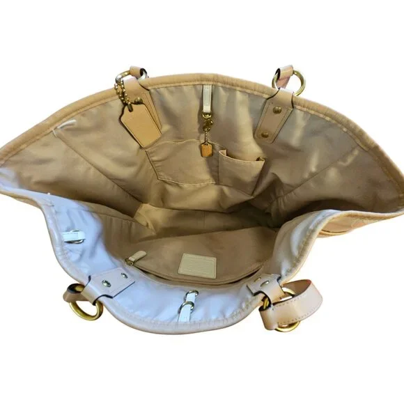 Beautiful Coach Bag - Picture 14 of 17